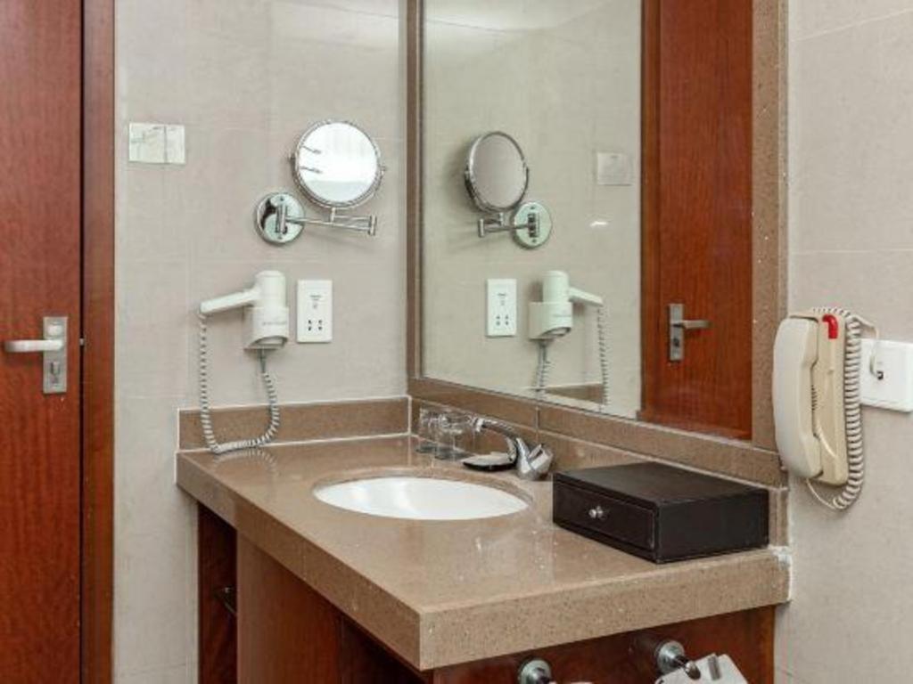 Qingdao Blue Horizon Hotel Licang Екстериор снимка