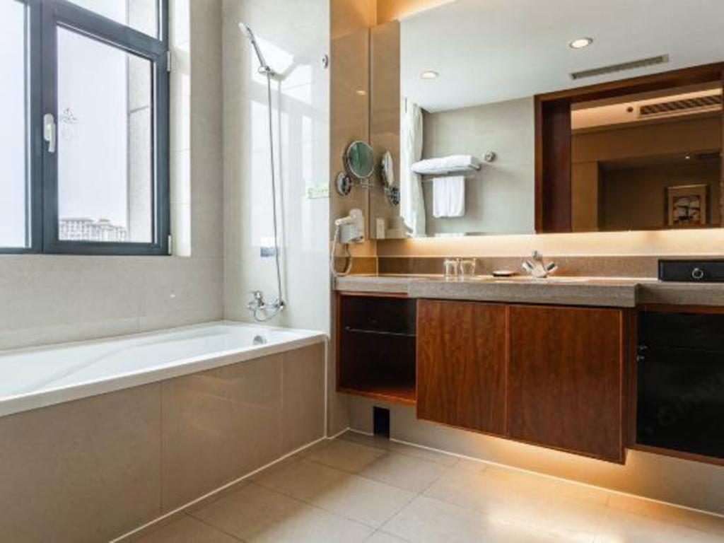 Qingdao Blue Horizon Hotel Licang Екстериор снимка
