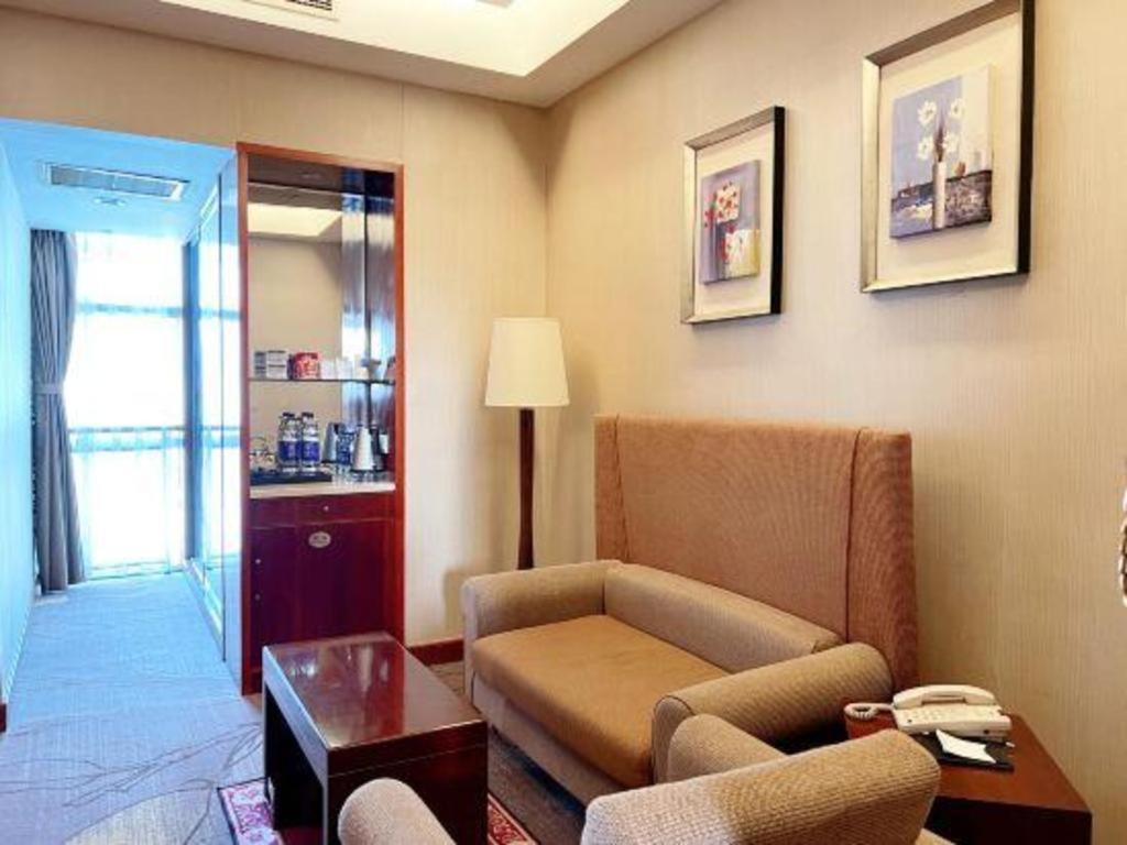 Qingdao Blue Horizon Hotel Licang Екстериор снимка